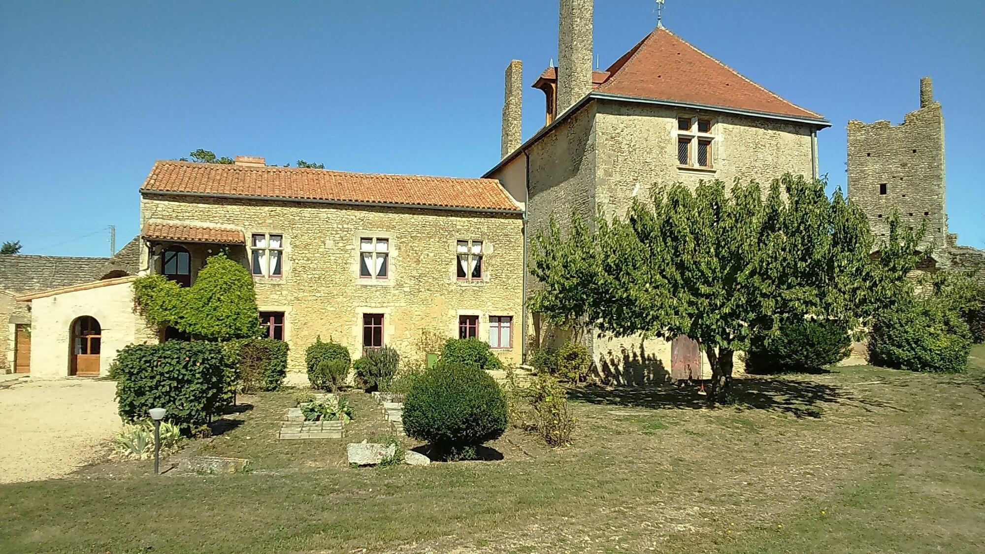 Le Vieux Château, Chambre D'hôtes à Airvault
