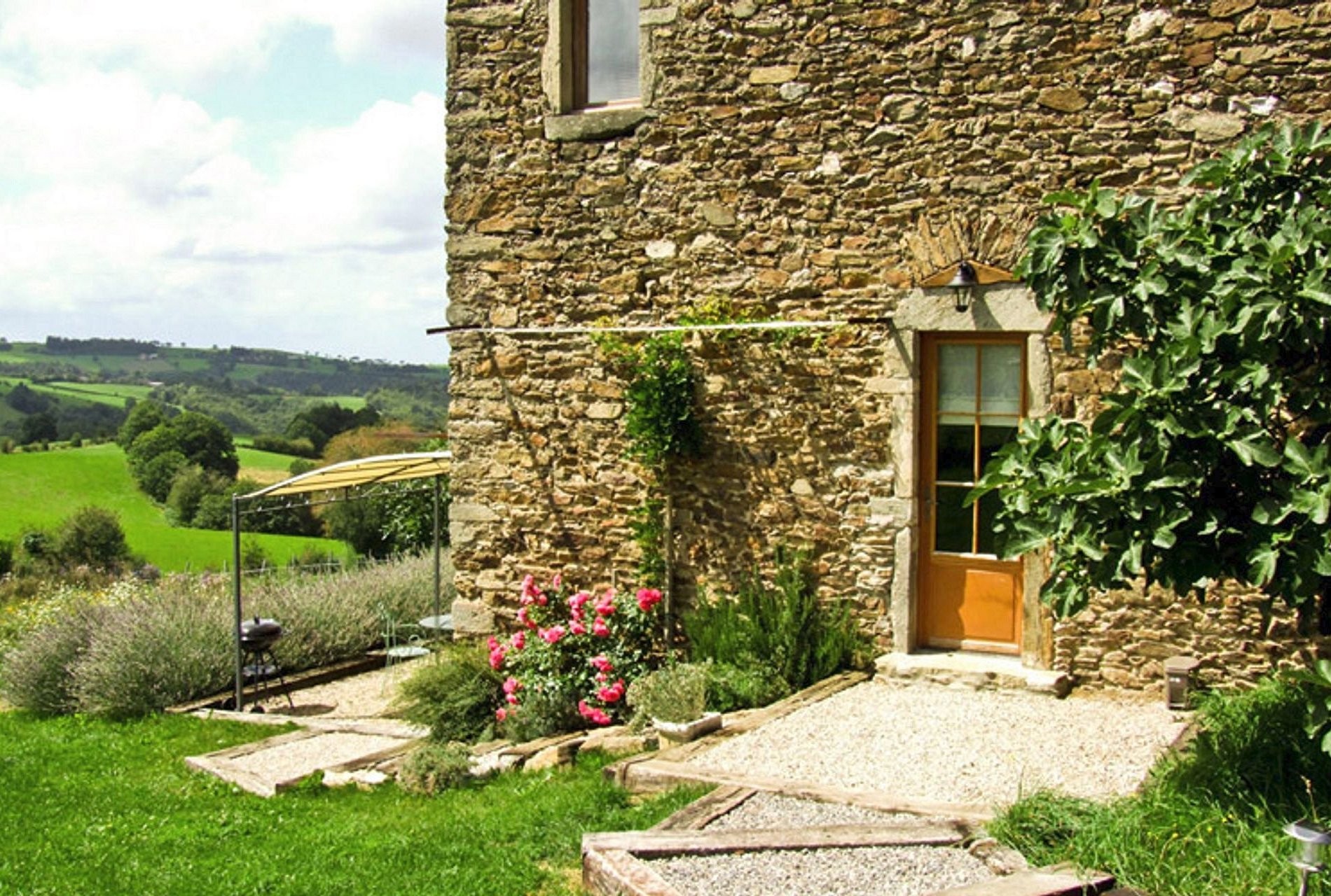 Domaine de Lasfonds Chambres d'Hôtes and Gîte, Chambre d'Hôtes à Rieupeyroux