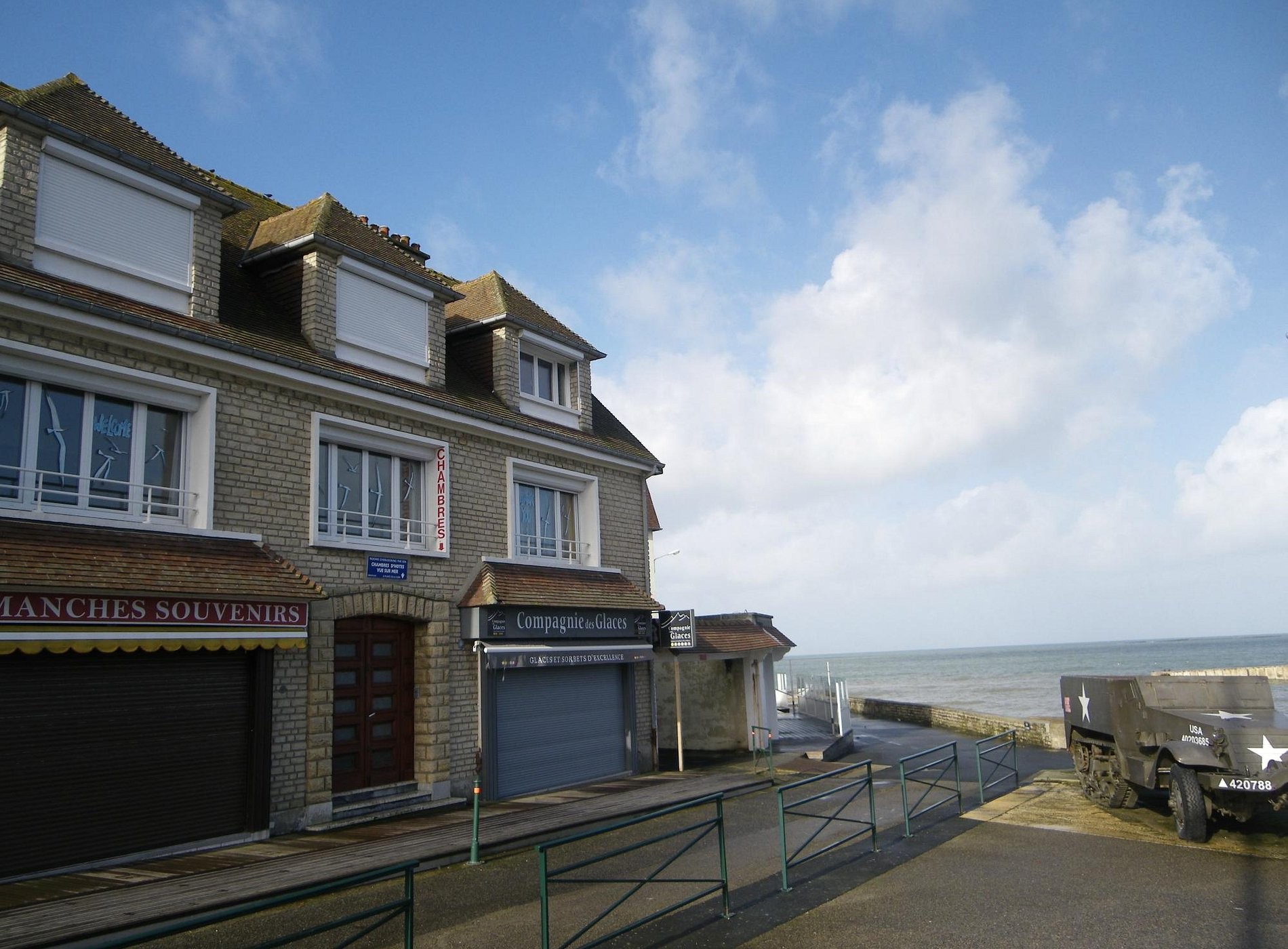 Arroplace : Chambres d'hôtes Bed and Breakfast (Débarquement - Arromanches, Calvados), Chambre d'Hôtes à Arromanches-les-Bains