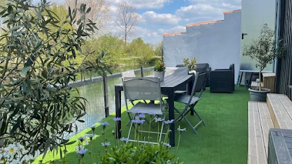 La Flèche Bleue, Location de Vacances à Magné