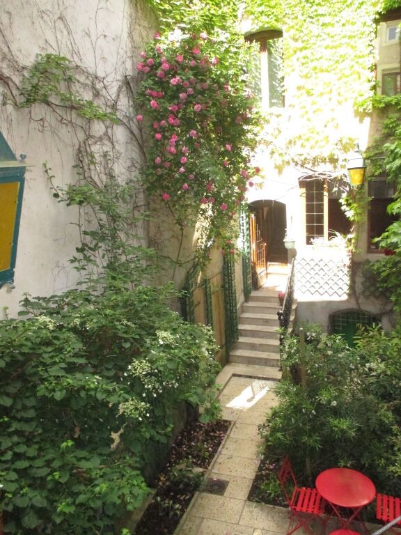 LE PATIO D'ALAIN ET VÉRONIQUE, Chambre d'Hôtes à Lunéville