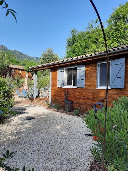 Ardéche chalet le cerf clim piscine, Location de Vacances à Gravières