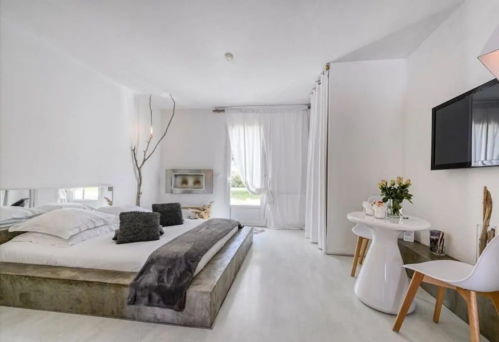 Mas Sainte-Marie - Suites Jacuzzi Privé, Chambre d'Hôtes à Aigues-Mortes