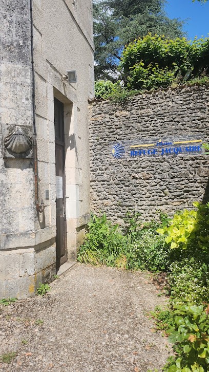 Halte Jacquaire, Maison d'Hôtes à Lusignan