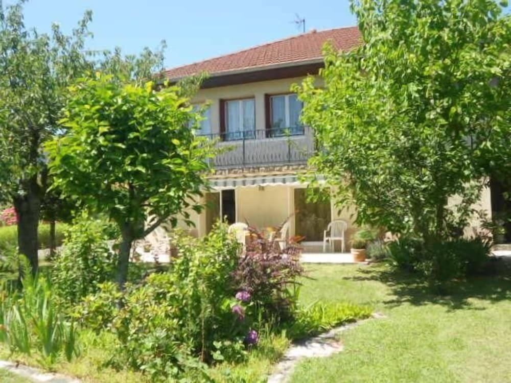 CHEZ COLOMBINE, Chambre d'Hôtes à Chaponost