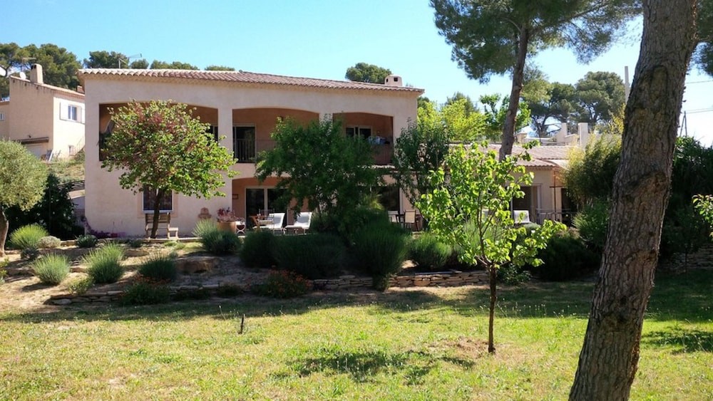 La Désirade - Chambres D'hôtes En Provence, Chambre d'Hôtes à Ceyreste
