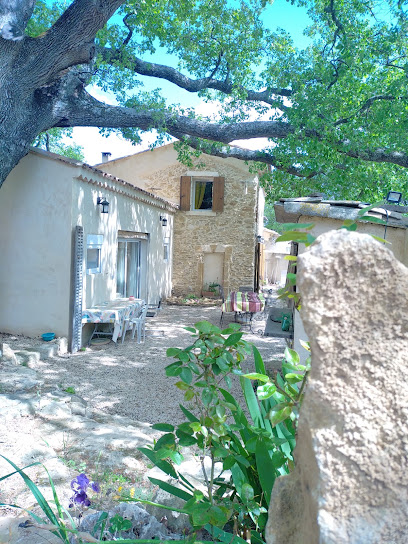Sous Un Chêne Bicentenaire, Chambre D'hôtes à Lambesc