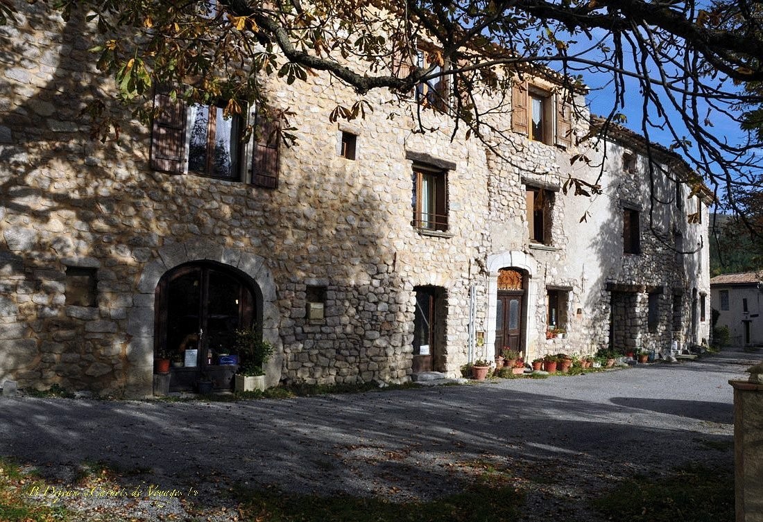 Chambres Et Table D'hôte Chardavon, Chambre d'Hôtes à Saint-Geniez