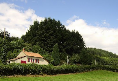 Gîte Le Verne, Location de Vacances à Larochemillay
