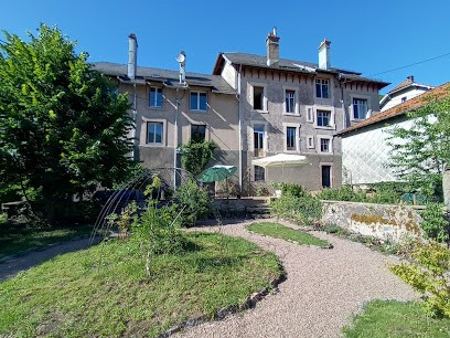 La maison de Allison et son jardin caché, Chambre d'Hôtes à Rochesson