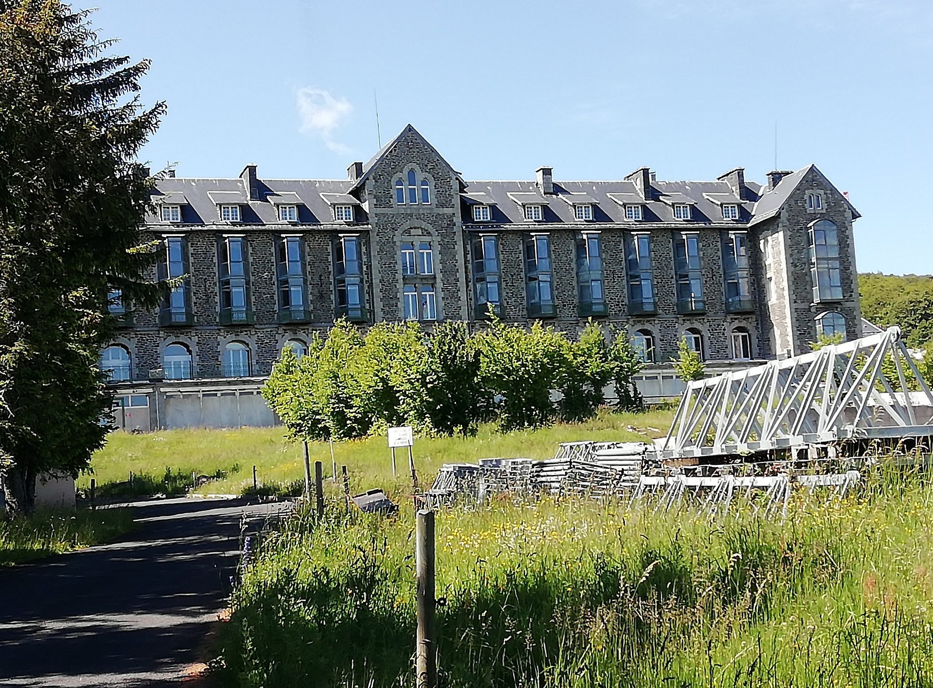 Les Gites du Royal Aubrac, Chambre d'Hôtes à Saint-Chély-d'Aubrac