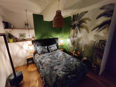 Appartement T2 Le Jungle au calme coté cour, Location de Vacances à Vitré
