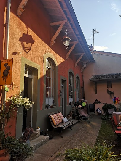 Chambre d'hôtes L'ancienne école, Maison d'Hôtes à Lyon 09