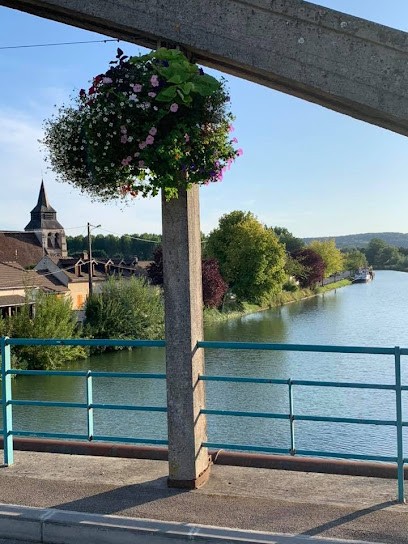 Bateau L'Elixir, Chambre d'Hôtes à Thourotte