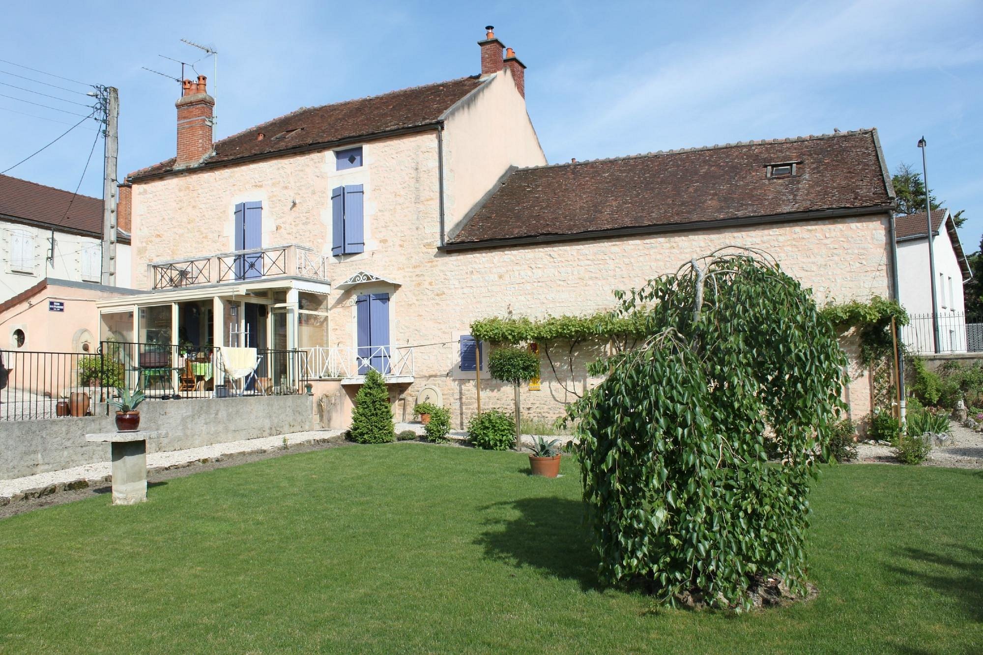 Les Volets Bleus, Chambre d'Hôtes à Montbard