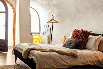 Charmante suite romantique avec cave à vin, Chambre d'Hôtes à Cournonsec