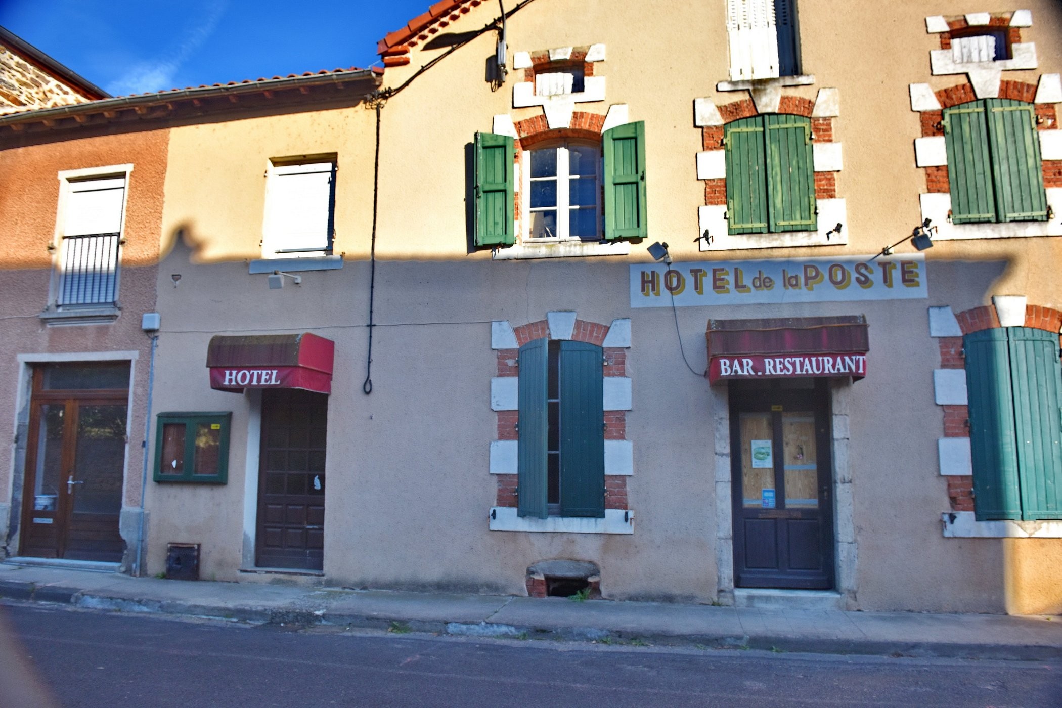 Hôtel De La Poste, Chambre d'Hôtes à Villeneuve-d'Allier