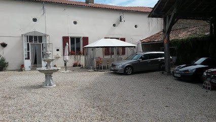 Le Lion Rouge, Chambre d'Hôtes à Civray
