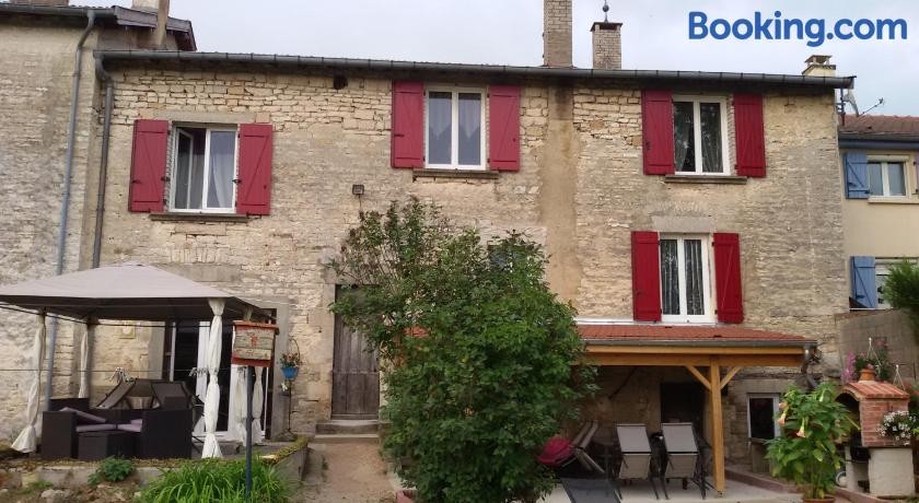 Chez Monique, Maison d'Hôtes à Doulaincourt-Saucourt