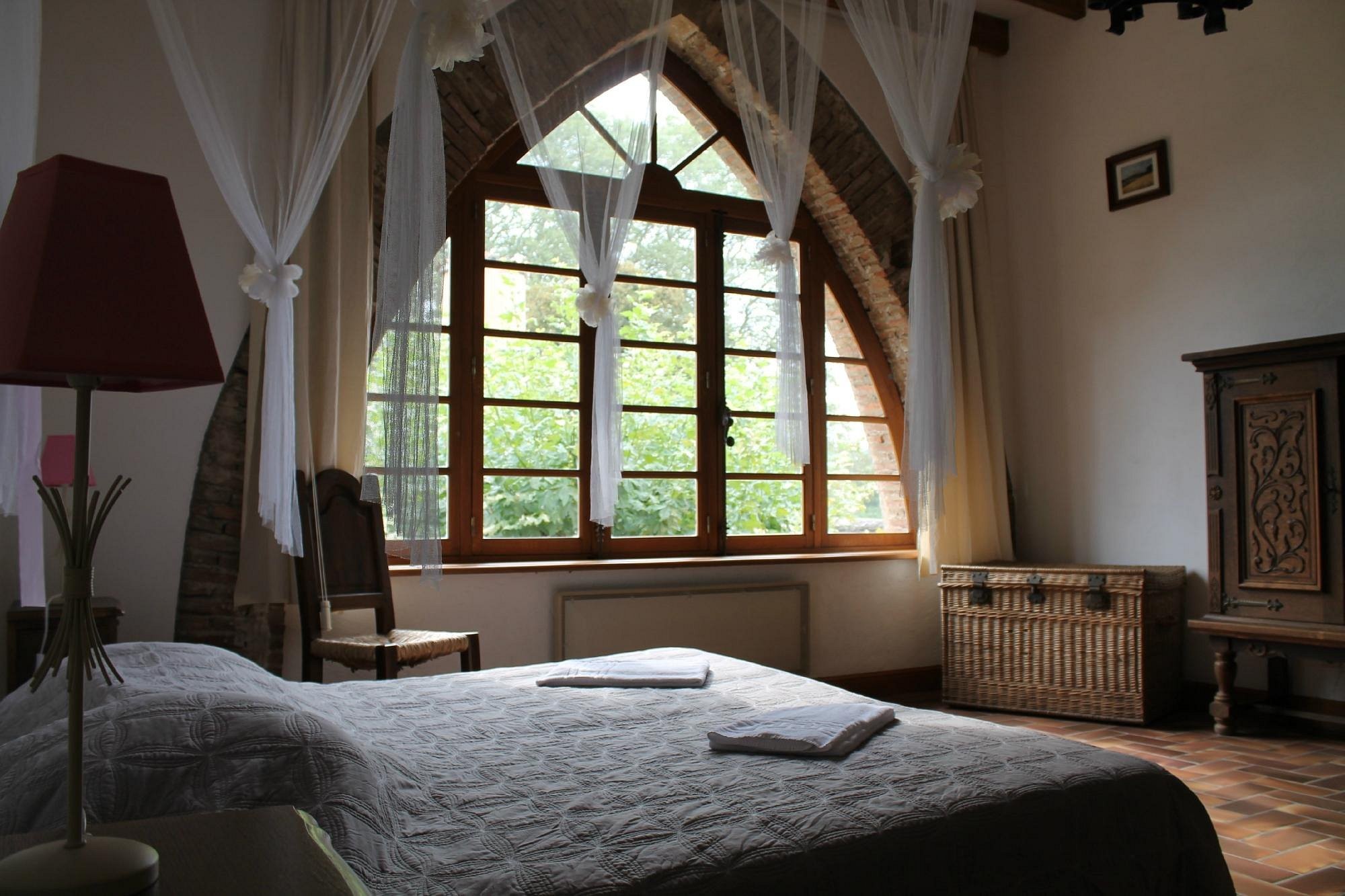 Chambres D'hôtes Le Château De La Rebatière, Chambre d'Hôtes à Salaise-sur-Sanne