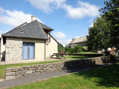 Gîte d'étape de Chalinargues, Chambre d'Hôtes à Neussargues en Pinatelle