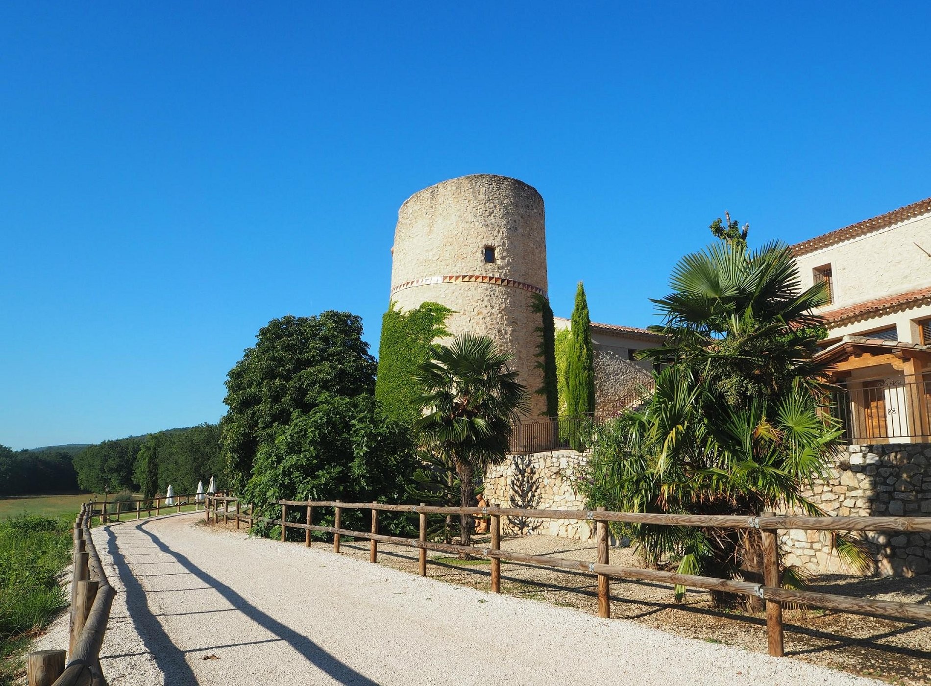 Domaine De La Tour D'Enguernes, Chambre d'Hôtes à Montmeyan