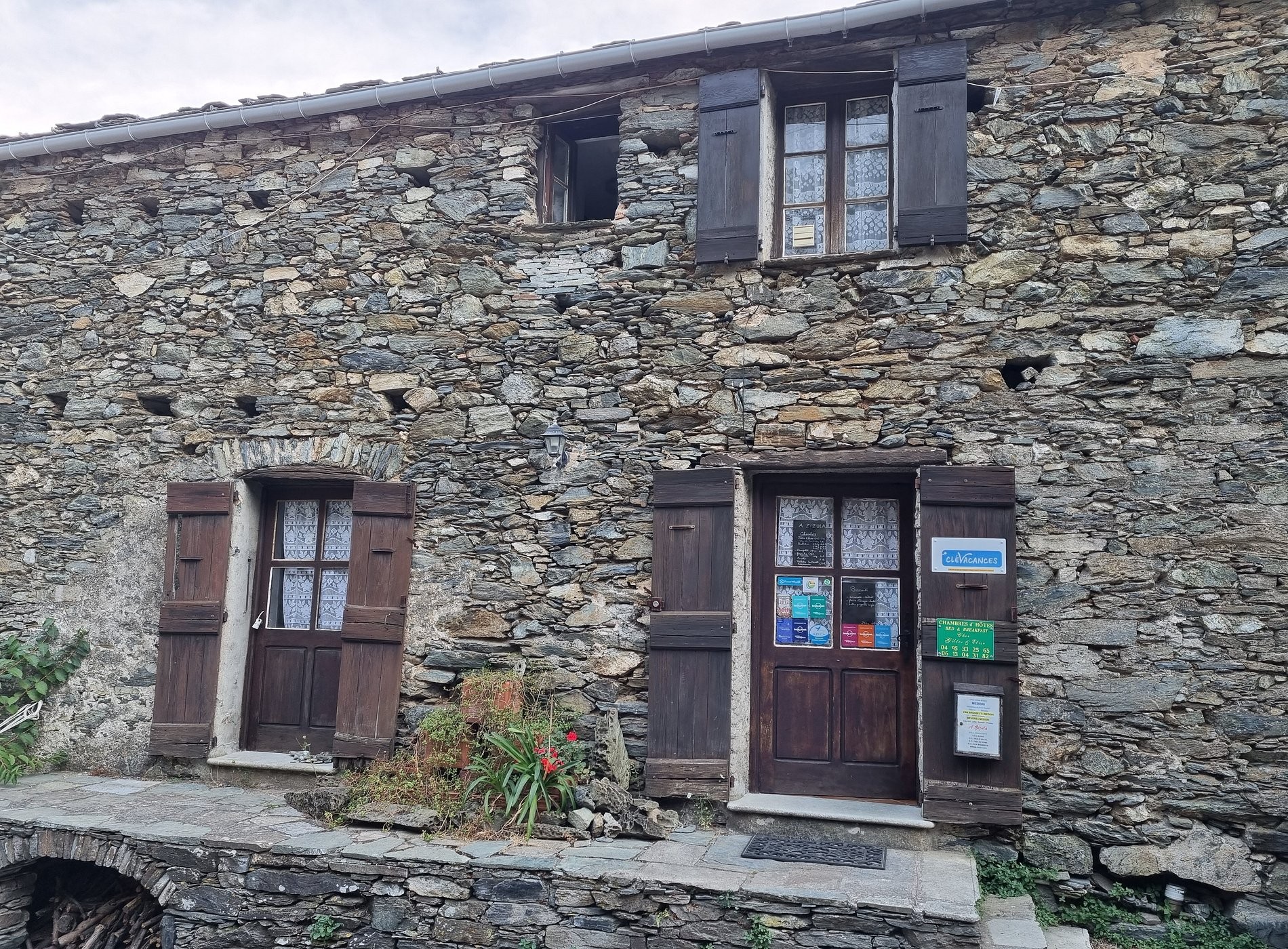 Chez Gilles Et Élise: Location En Bord De Mer Avec Jardin Et Chambres D'hôtes Près Bastia Dans Le Cap Corse, Chambre d'Hôtes à Santa-Maria-di-Lota