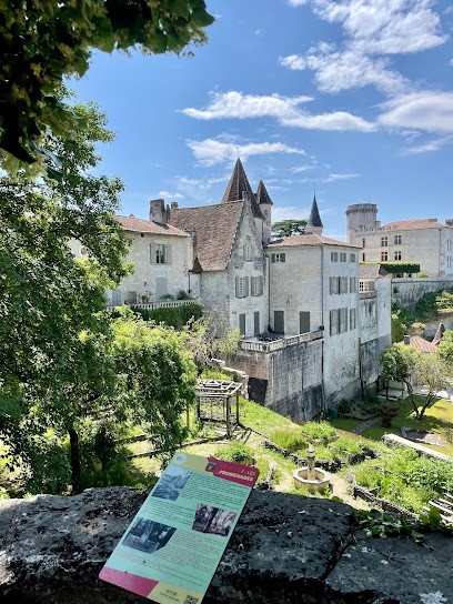 Chambres Et Table D'hôtes De Charme - Les Tilleuls, Chambre d'Hôtes à Bourdeilles