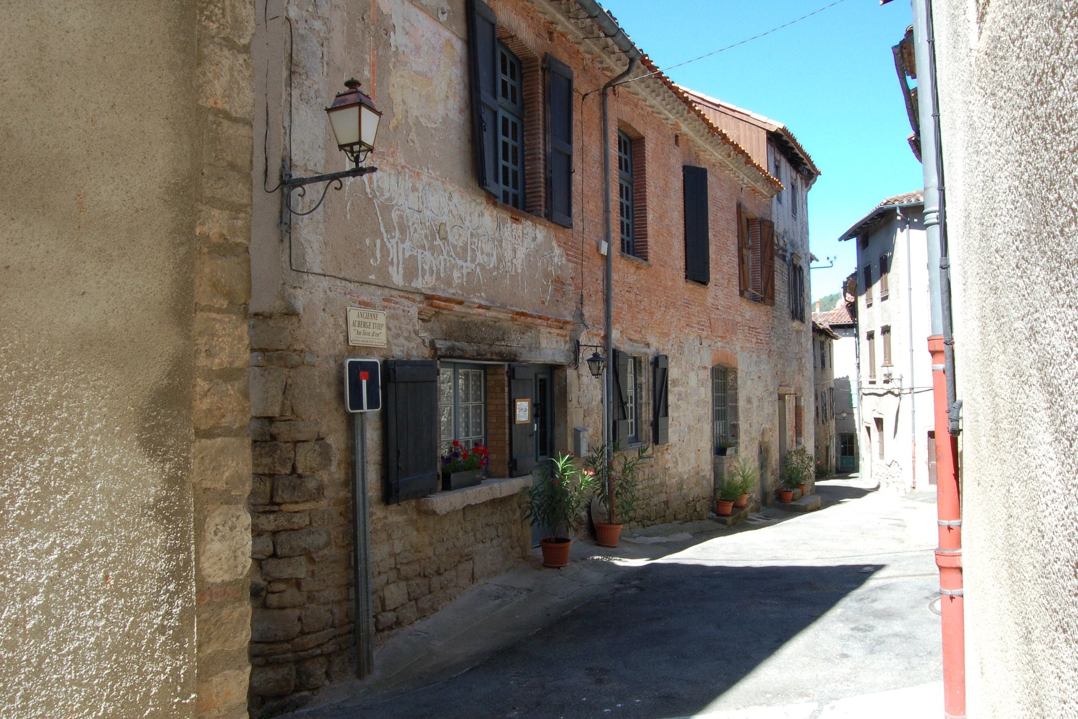 Auberge Lion d'or, Chambre d'Hôtes à Saint-Antonin-Noble-Val