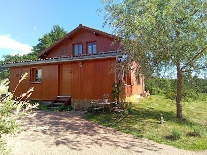 Le Petit Chalet, Location de Vacances à Escoutoux