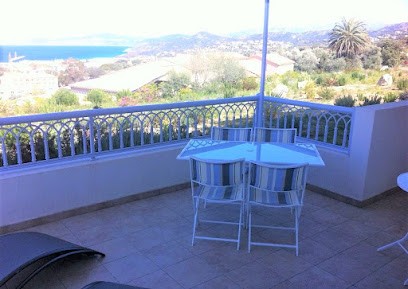 Residence paolina: Location appartements de vacances vue mer, pour 4 personnes avec terrasse et place de parking, situés en résidence proche plage à Île-Rousse en Balagne, Haute-Corse, Corse, Location de Vacances à L'Île-Rousse
