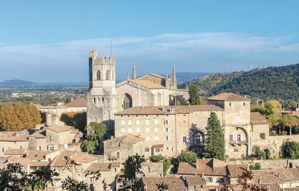CHAMBRE D HOTE DE LA CATHEDRALE, Chambre d'Hôtes à Viviers