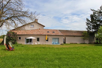 Les gîtes du pont de pierre, Chambre d'Hôtes à Civrieux