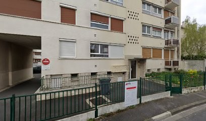 Charming Bedroom With Private Balcony, Chambre d'Hôtes à Reims
