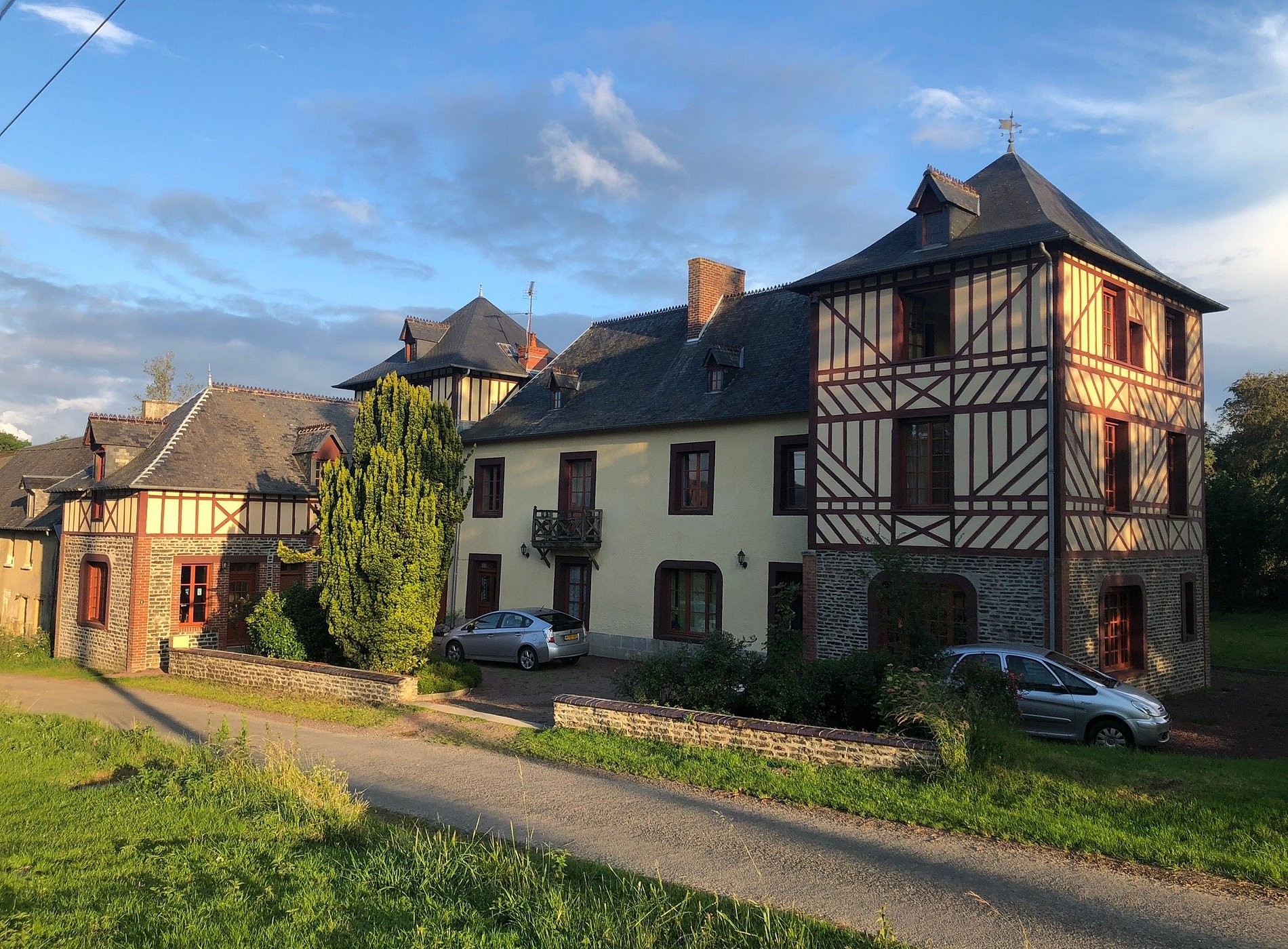 Le Manoir Des Arts, Chambre d'Hôtes à Bourgvallées