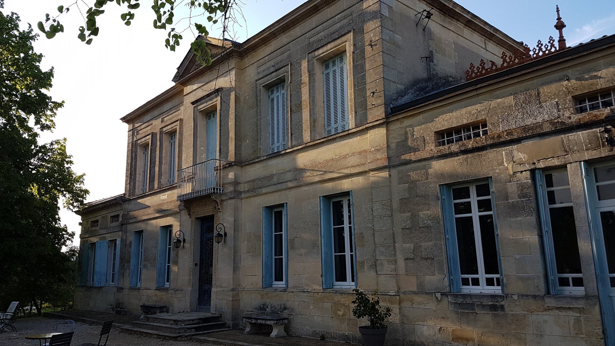 Château Rousselle - Wines - Bed & Breakfast, Chambre D'hôtes à Saint-Ciers-de-Canesse