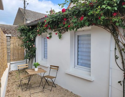 Studio La Courette, Maison d'Hôtes à Saint-Denis-de-l'Hôtel