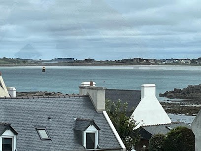 Villas Elisa et Azénor /Bretagne/ bord de mer/piscine, Location de Vacances à Sibiril