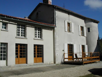 La Tour des Cavaliers, Chambre d'Hôtes à Payroux