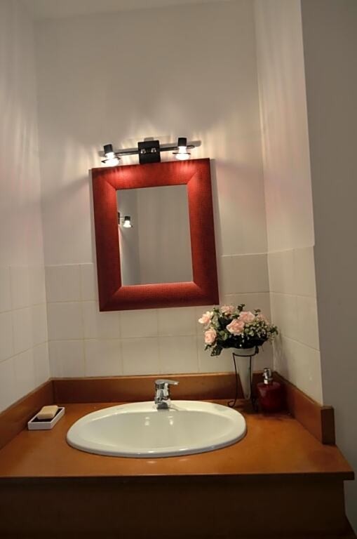 THE YELLOW CUBE, Chambre d'Hôtes à Aubière