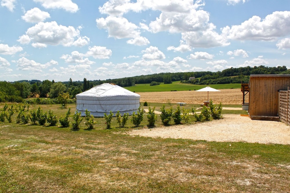 Les Yourtes d'Agnac (Agnac Luxury Yurts), Chambre d'Hôtes à Agnac