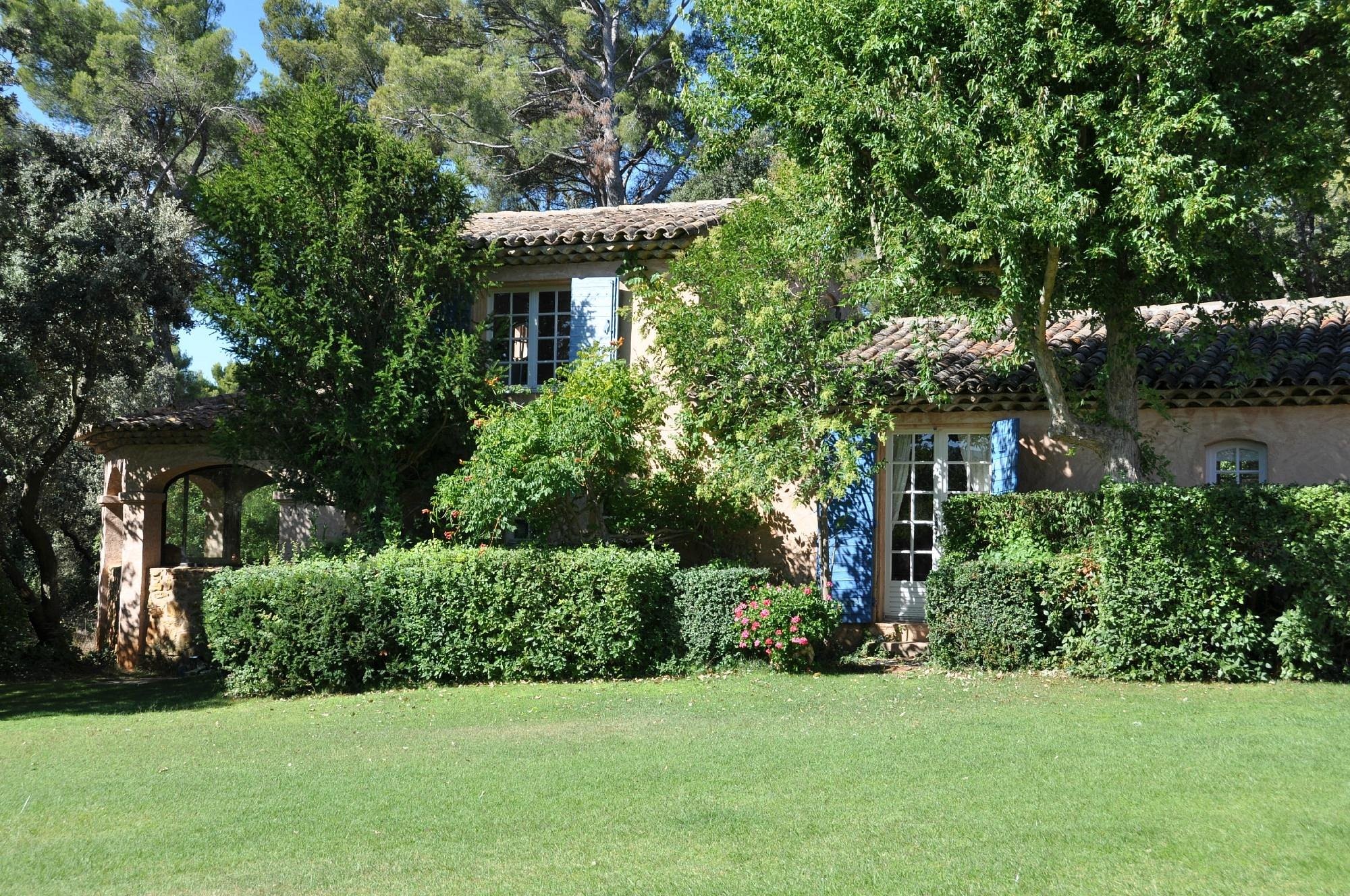 chambres d'hotes La Ferme, Chambre d'Hôtes à Saint-Marc-Jaumegarde