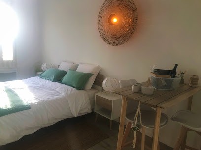 Studio dans les vignes, Location de Vacances à Fronsac