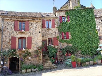 Chambre d'hôtes La maison des chats Ste Eulalie d'Olt, Chambre d'Hôtes à Sainte-Eulalie-d'Olt