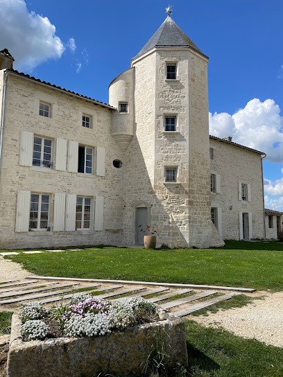 Logis de Pierre Levée, Chambre d'Hôtes à Bessines