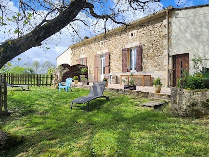 Gîte Les Longères, Location de Vacances à Montazeau
