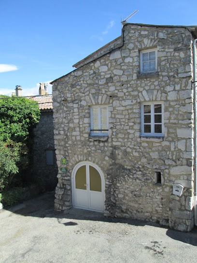 Gîte Les Remparts, Location de Vacances à La Garde-Adhémar