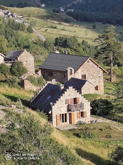 Aux Grandes Cours, Maison d'Hôtes à Villar-d'Arêne