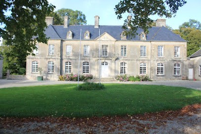Chateau De Grandval, Chambre d'Hôtes à Neuville-au-Plain