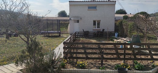 La maisonnette du jardin, Chambre d'Hôtes à Névian